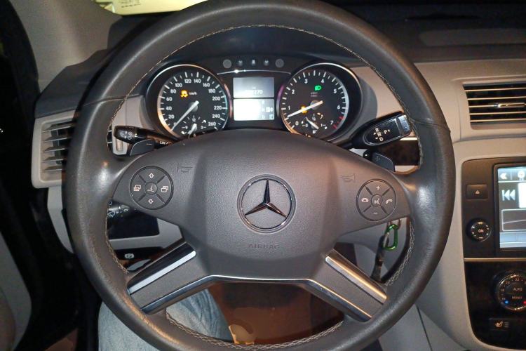 Used Mercedes-Benz R-Class 2014 R 400 4MATIC Business Model Steering Wheel