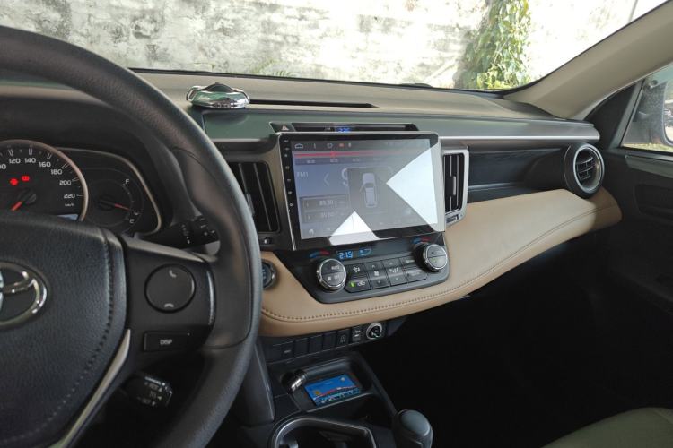 Used Toyota RAV4 2019 2.0L CVT Two-Wheel Drive Luxury Version China VI Standard
