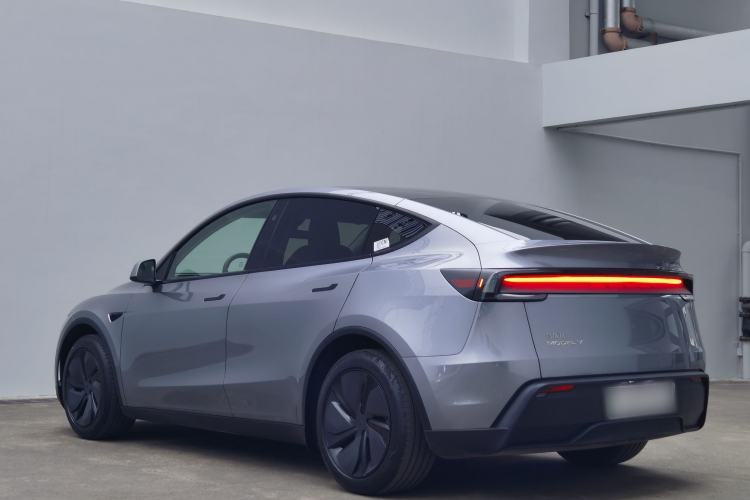 Used Tesla Model Y 2025 Rear-Wheel-Drive Version

