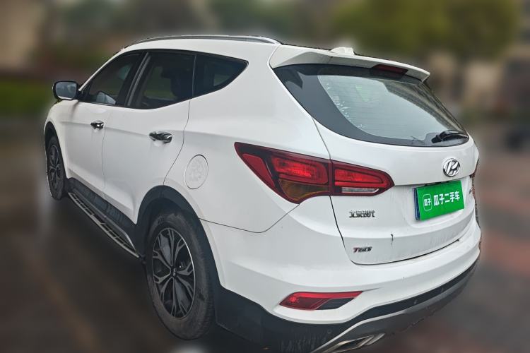 Used Hyundai Santa Fe 2017 2.0T Automatic Two-Wheel Drive Smart Version 7 Seats