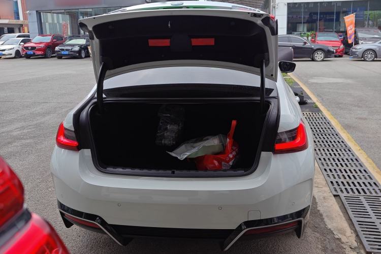 Used BMW i3 2022 eDrive 35 L
