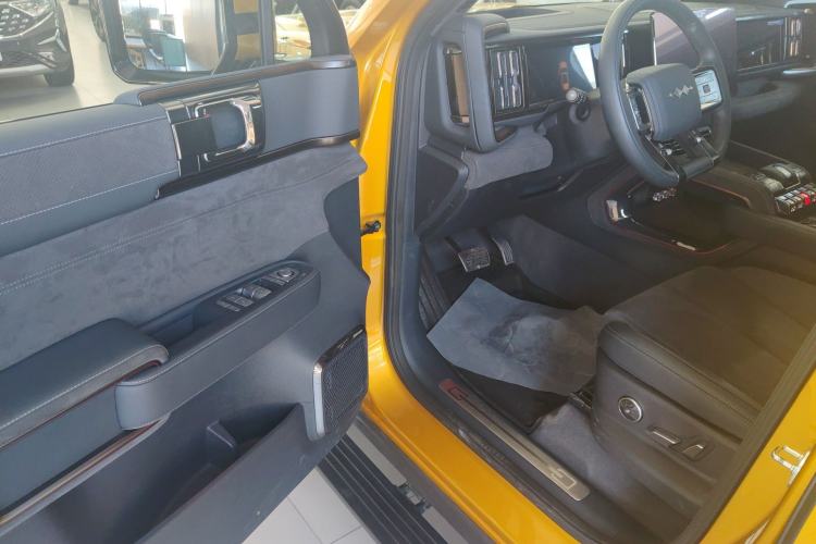 Used Formula Leopard 5 2023 Cloud Ride Flagship Edition