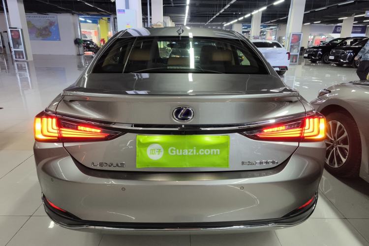 Used Lexus ES 2021 300h Deluxe Edition