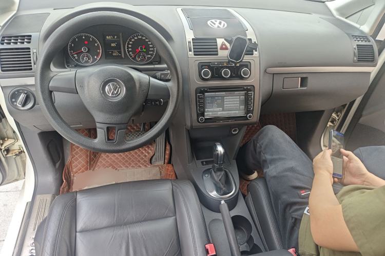 Used Volkswagen Touran 2013 1.4T DSG Comfort Edition 5-Seater Center Console