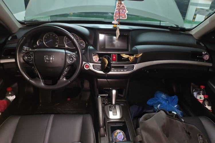 Used Honda Crosstour 2014 2.4L Luxury Edition Center Console