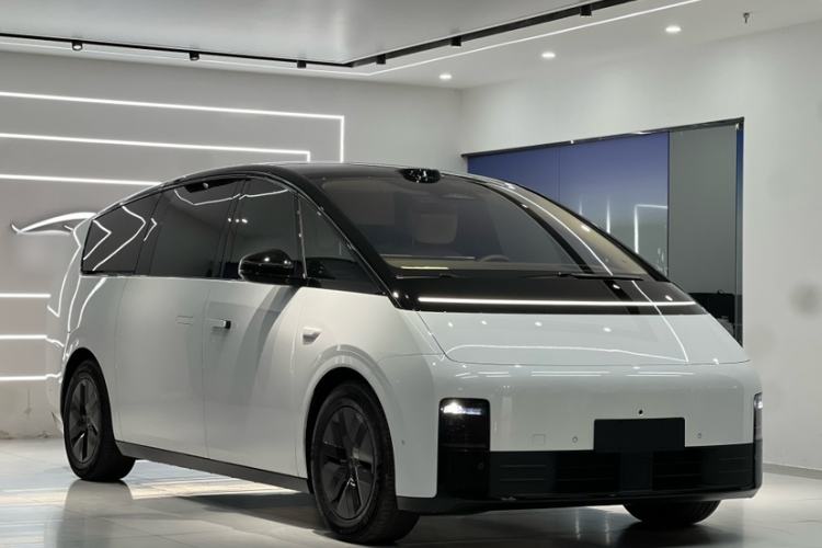 Used Li Auto MEGA 2025 Home Family Special Edition
