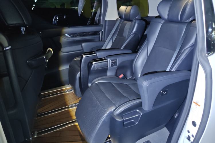 Used Toyota Vellfire 2021 Crown Dual-Engine 2.5L HV Luxury Edition
