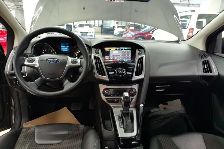 Used Ford Focus 2012 Sedan 1.6L Automatic Fashion Edition