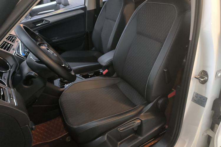 Used Volkswagen Tiguan L 2019 330TSI Automatic Two-Wheel Drive Luxury Edition China V Standard Left Front Seat