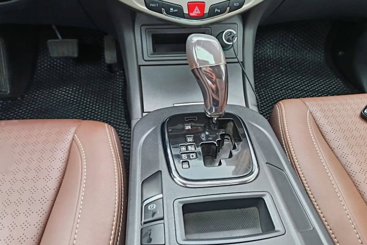 Used BYD S7 2015 2.0T Upgraded Automatic Luxury Version Gear Lever
