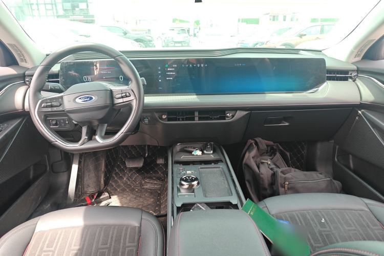 Used Ford Mondeo 2023 EcoBoost 180 Luxury Model Center Console