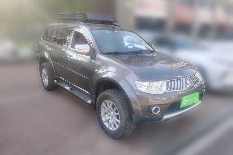 Used Mitsubishi Pajero Sport 2011 3.0L Sport Navigation Edition Front Right 45 Deg