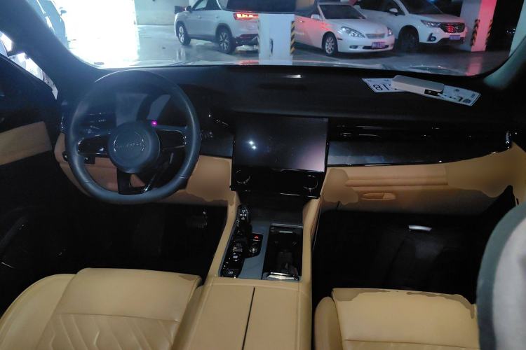 Used Lynk & Co 09 2021 2.0T Halo Six-Seater