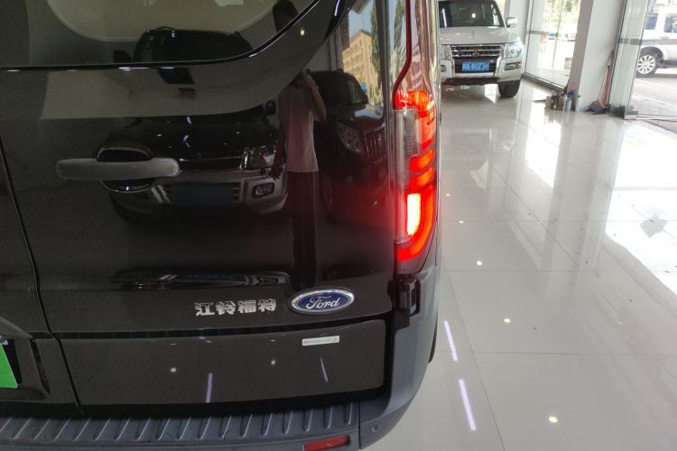 Used Ford Transit 2023 2.0T Gasoline Automatic Multi-Function Commercial Vehicle Short Wheelbase Low Roof 5/6 Seats