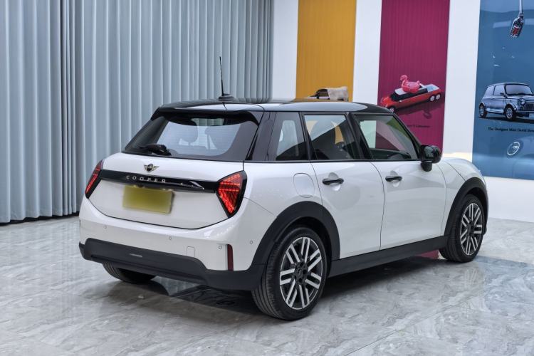 Used MINI MINI 2025 1.5T COOPER Classic Edition Five-Door Version
