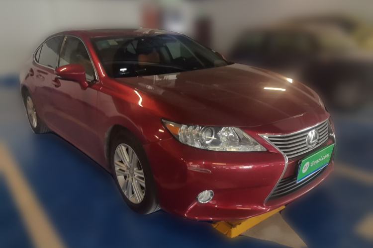 Used Lexus ES 2013 250 Elite Edition Front Right 45 Deg