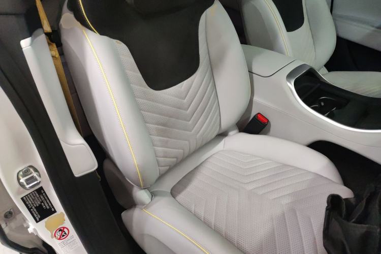 Used Avatr 11 2023 HarmonyOS Version Smart Enjoyment Upgrade Model 90-Degree Rear-Wheel Drive Edition Right Front Seat