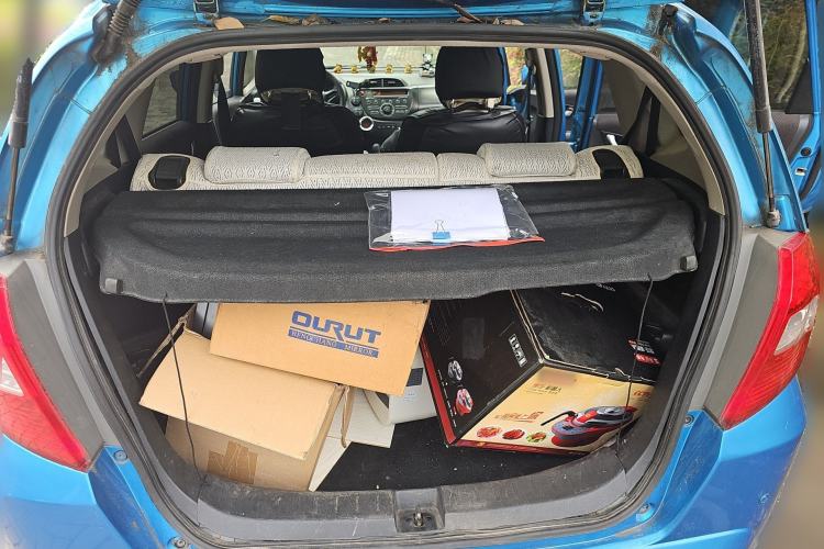 Used Honda Fit 2011 1.5L automatic panoramic sunroof version
