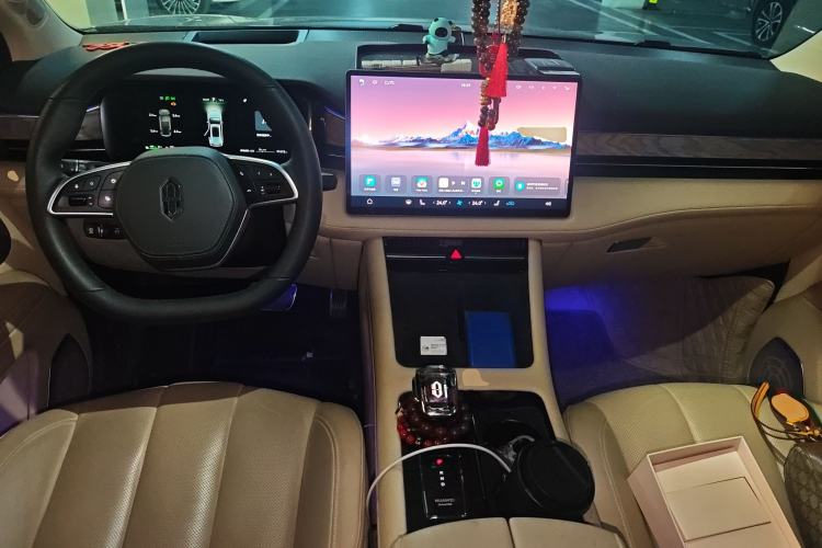 Used Hima AITO M7 2022 1.5T Four-Wheel Drive Luxury Edition Center Console