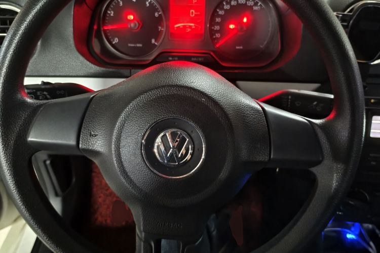 Used Volkswagen Jetta 2015 Value Edition 1.6L Automatic Comfort Version Steering Wheel