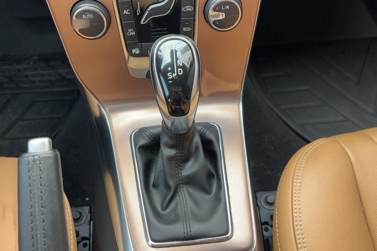 Used Volvo V40 2018 Cross Country T3 Zhiya Edition Gear Lever