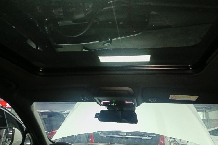 Used Cadillac XT4 2024 28T Two-Wheel-Drive Luxury Version Headliner