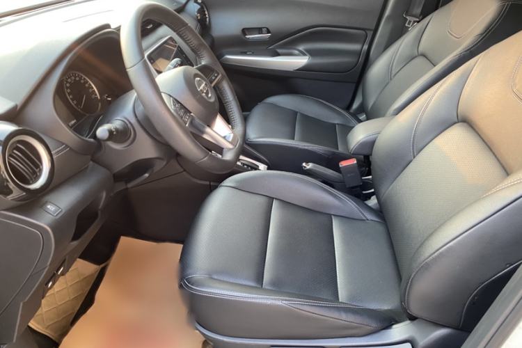 Used Nissan Kicks 2020 1.5L XV CVT Smart Connect Luxury Edition Interior 3