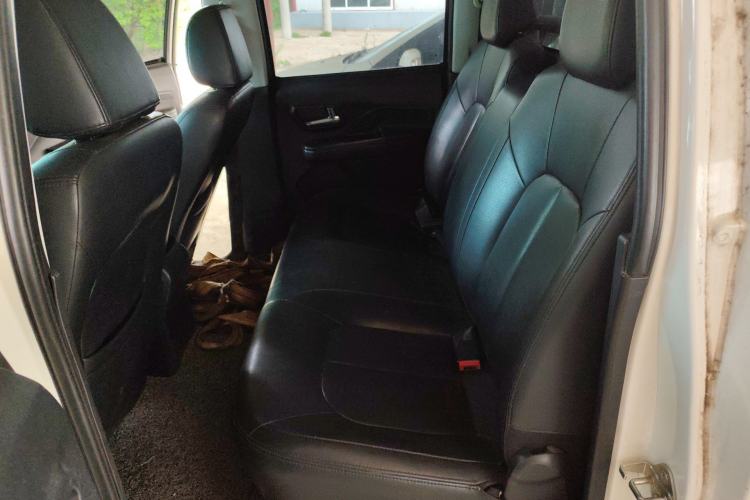 Used Great Wall Wingle 5 2017 2.4L European-spec Gasoline 2WD Elite Model with Big Double Cab – 4G69S4N Left Rear Seat