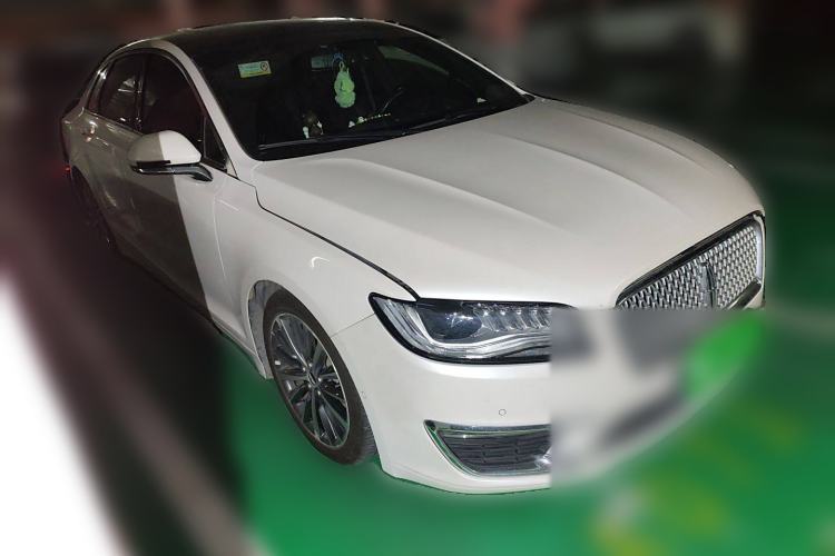 Used Lincoln MKZ 2018 2.0T Luxury Edition Front Right 45 Deg