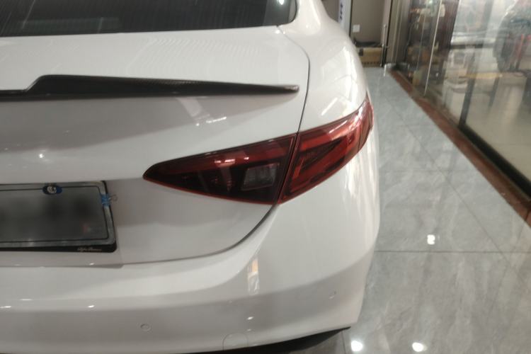 Used Alfa Romeo Giulia 2017 2.0T 280HP Luxury Edition
