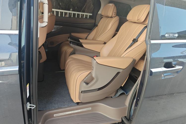 Used Denza D9 2023 DM-i 965 Luxury Model