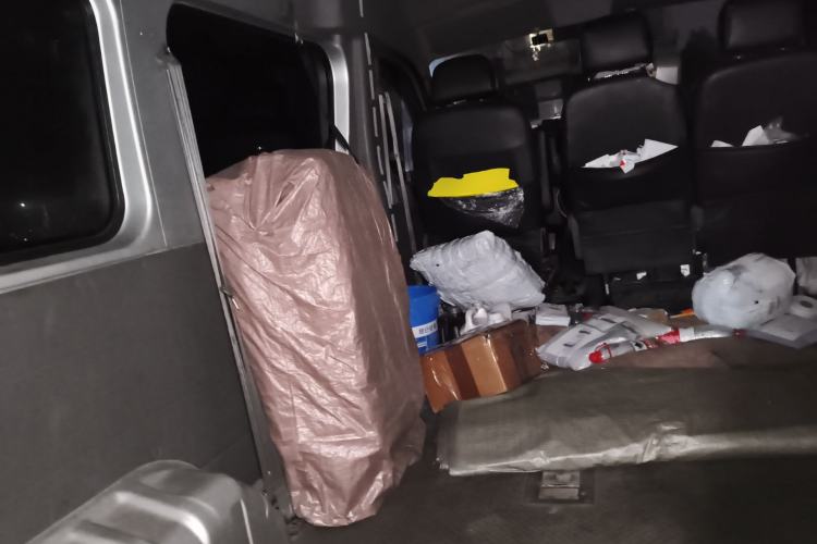 Used Dongfeng Yufeng 2018 2.5T Logistics Vehicle A100 Short Wheelbase Mid-Roof 5-9 Seater China V Standard ZD25 Left Rear Seat