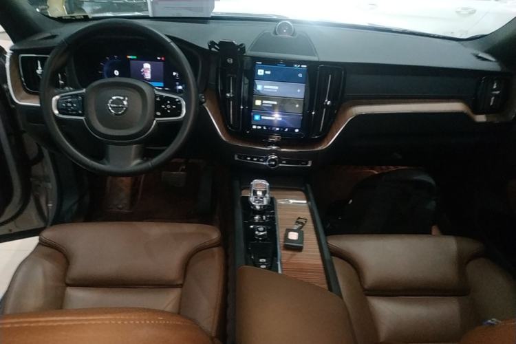 Used Volvo XC60 2024 B5 4x4 Smart Luxury Edition