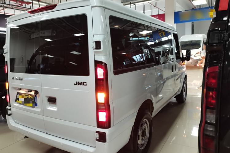 Used JMC Fushun 2025 2.0T 6MT Diesel Short-Wheelbase Low-Roof Commercial Multi-Purpose Passenger Vehicle with 5/6 Seats and Twin-Swing Tailgate
