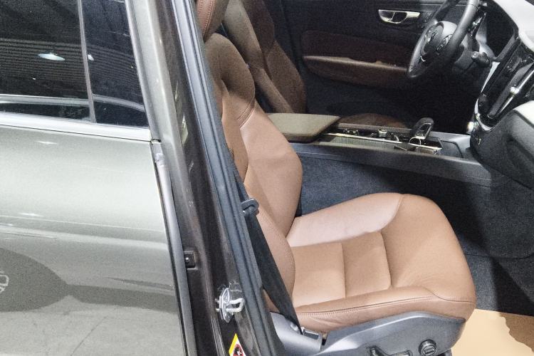 Used Volvo XC60 2022 B5 4x4 Zhiyi Luxury Edition