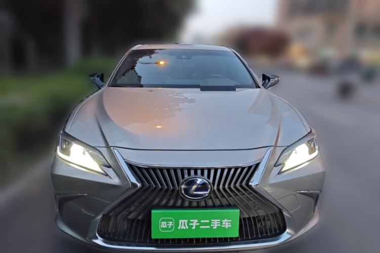Used Lexus ES 2020 300h Premier Edition