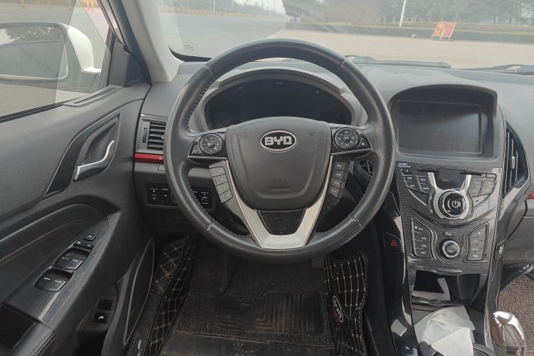 Used BYD Qin New Energy 2014 1.5T Flagship Model
