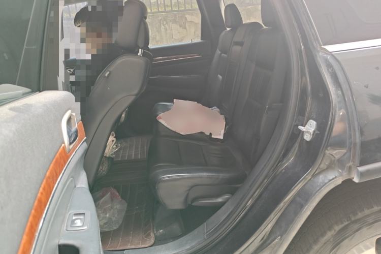 Used Jeep Grand Cherokee 2011 3.6L Luxury Navigation Edition Left Rear Seat