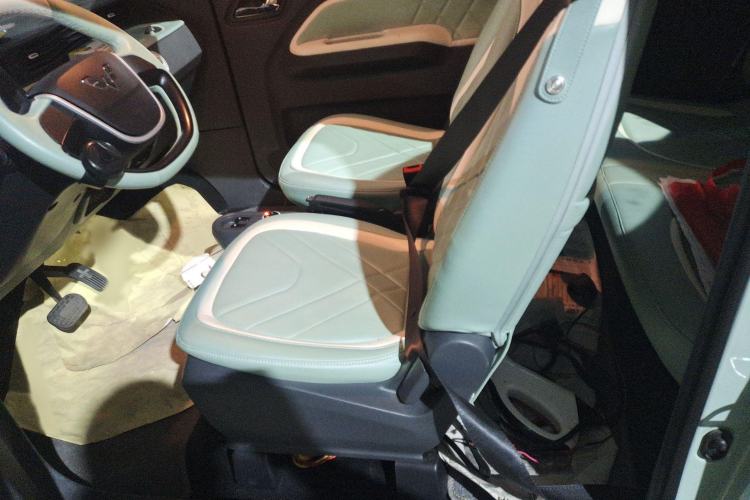 Used Wuling Hongguang MINIEV 2021 Macaron Sandwich Model 120 km Lithium Iron Phosphate