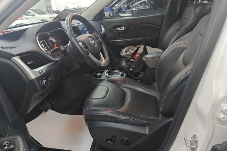 Used Jeep Cherokee 2016 2.4L Professional Edition
