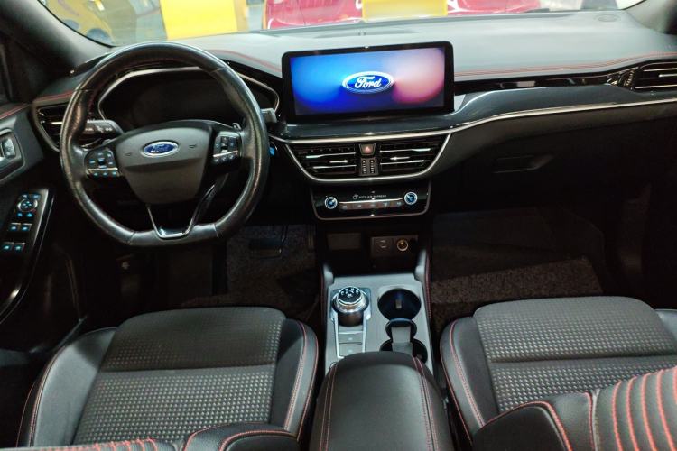 Used Ford Focus 2021 Sedan EcoBoost 180 Automatic ST Line Center Console