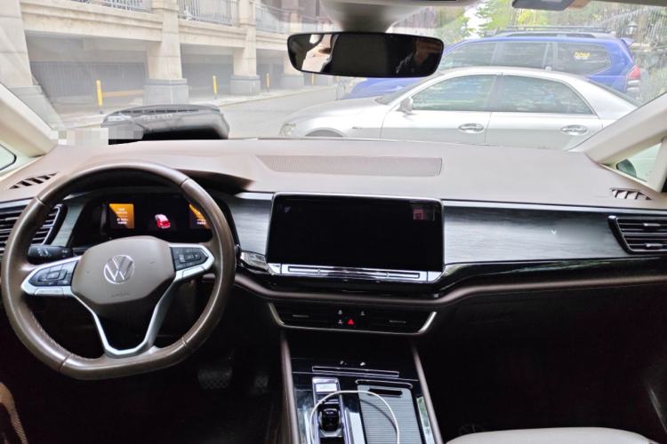 Used Volkswagen Viloran 2022 330TSI Luxury Edition Center Console