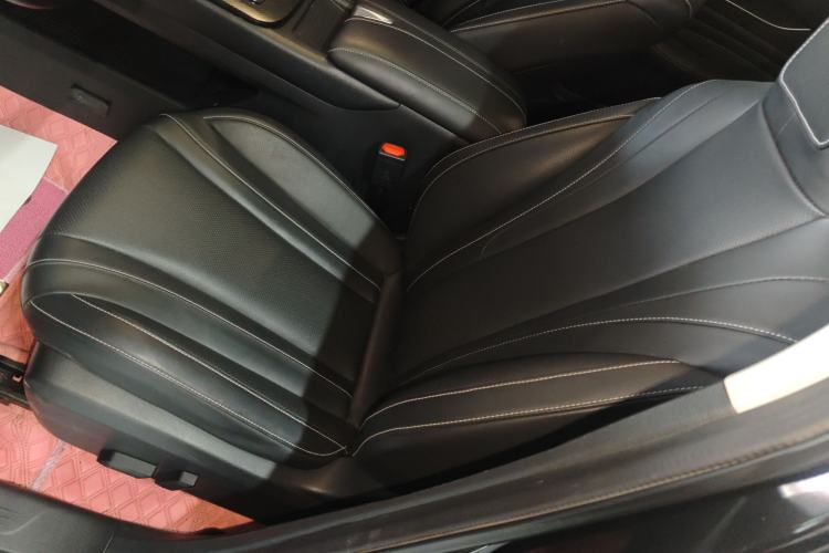 Used Venucia V 2022 260T Black Horse Edition · Idol Left Front Seat