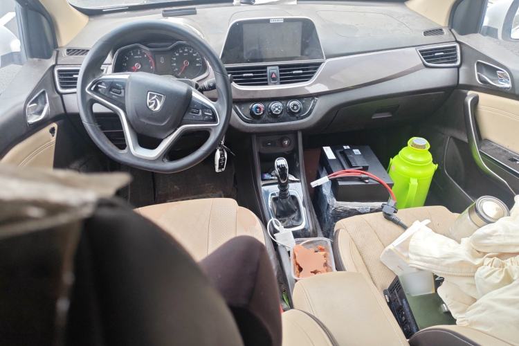 Used Baojun 310W 2017 1.5L Manual Fashion Model China V Center Console