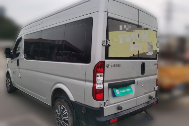 Used Dongfeng Yufeng 2023 V9+ 2.0T Manual Front-Wheel-Drive Multi-Function Mid-Roof Van with 7/8/9 Seats
