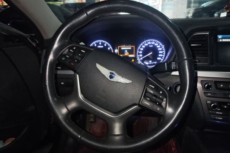 Used Hyundai Genesis 2015 3.0 GDi Two-Wheel-Drive Elite Edition