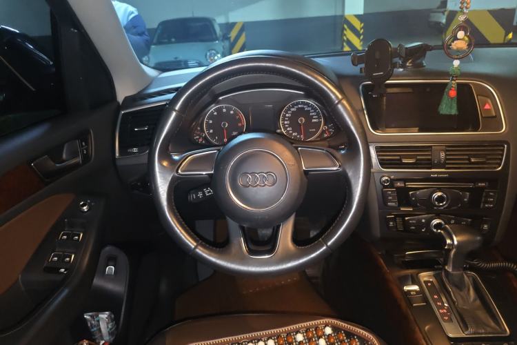 Used Audi Q5 2017 Plus 40 TFSI Ambition Model Steering Wheel