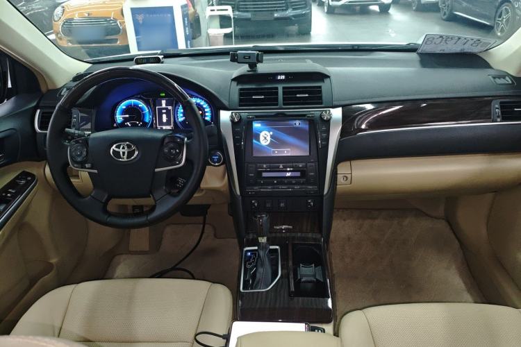 Used Toyota Camry 2016 Dual-Engine 2.5 HG 10th Anniversary Deluxe Navigation Edition Center Console