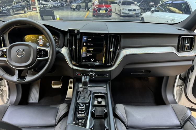 Used Volvo XC60 2021 T5 4x4 Smart & Advanced Sport Edition Interior 12