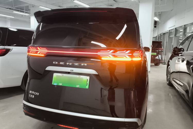 Used Denza D9 2024 DM-i 980 Four-Wheel Drive Prestige Model
